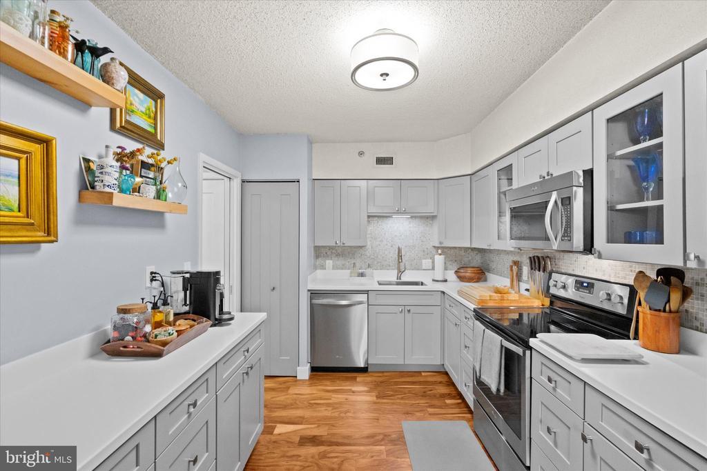 5501 Seminary Rd #114s, FALLS CHURCH