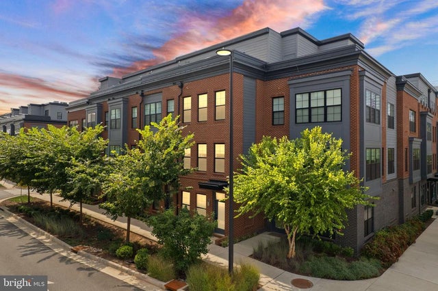 1862 Michael Faraday Dr, Reston