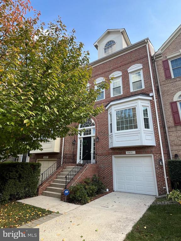 6631 Dunwich Way, Alexandria