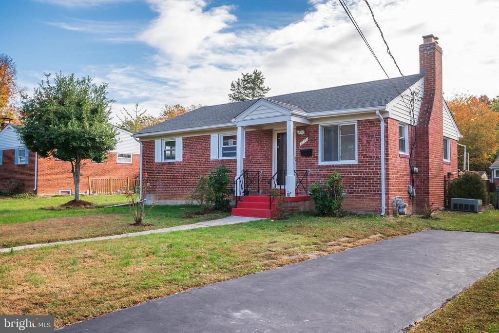 3215 Parkwood Ter, FALLS CHURCH