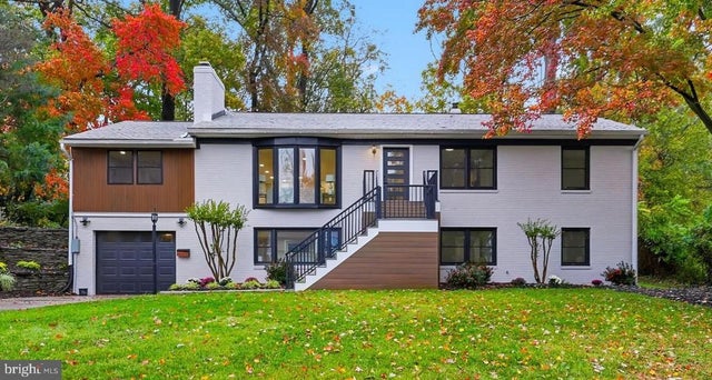 6434 Woodville Dr, Falls Church