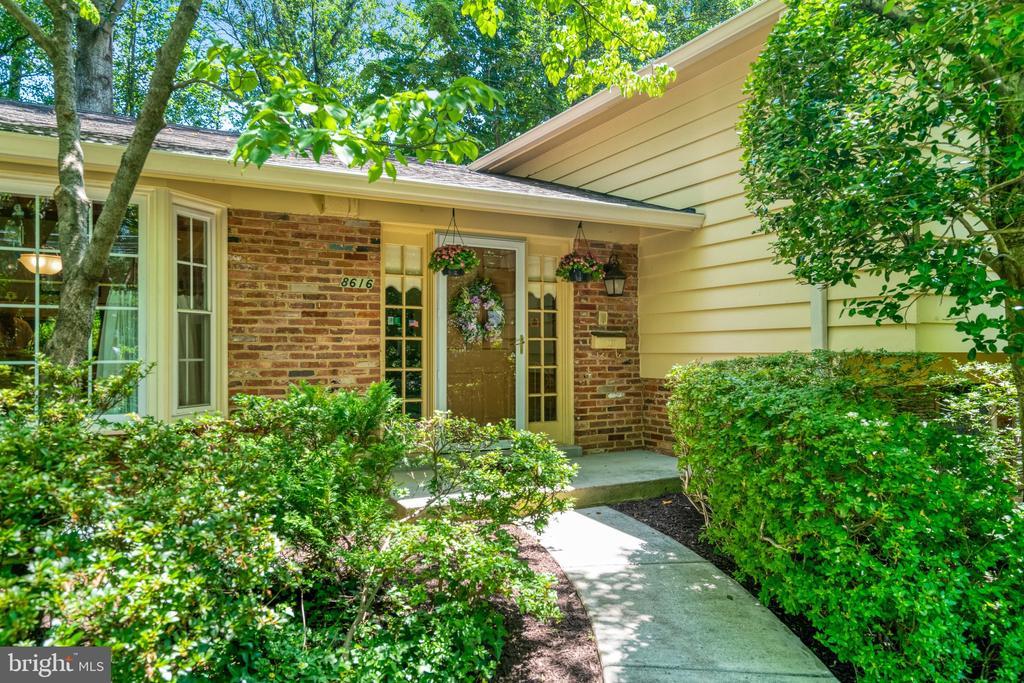 8616 Canterbury Dr, ANNANDALE