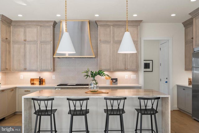 8619 Redwood, Vienna