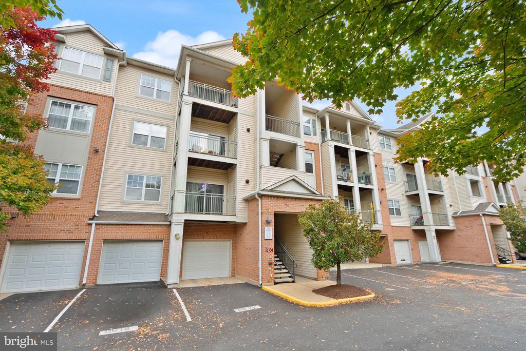 12128 Garden Ridge Ln #203, FAIRFAX