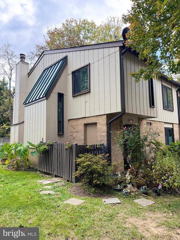 1809 Ivy Oak Sq #61, Reston