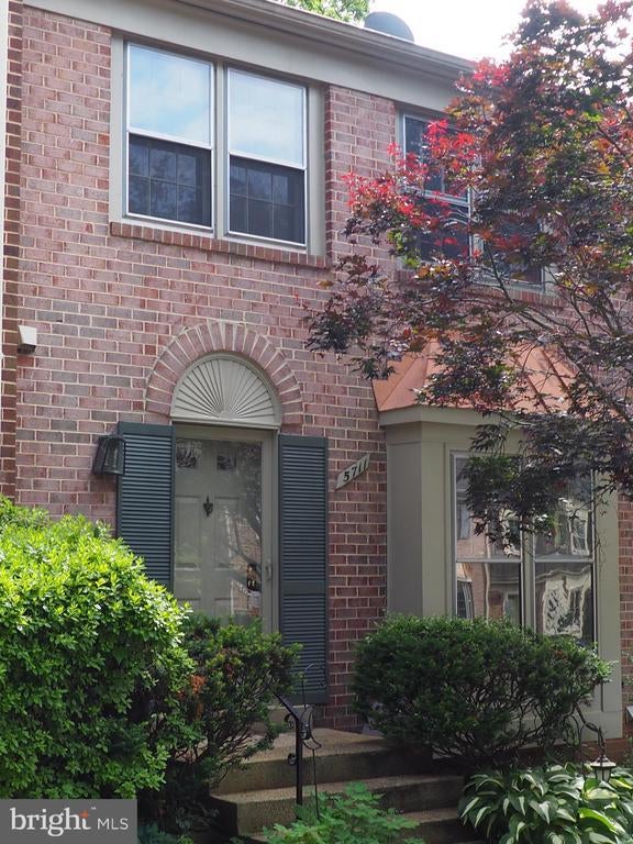 5711 Crownleigh Ct, Burke