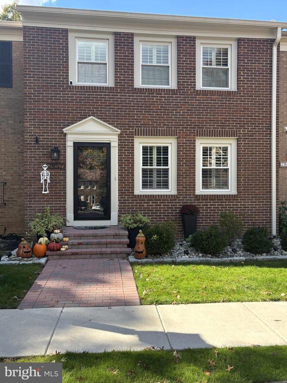 7957 Hidden Bridge Dr, Springfield