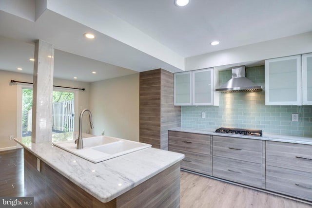 9513 Burdett Rd, Burke