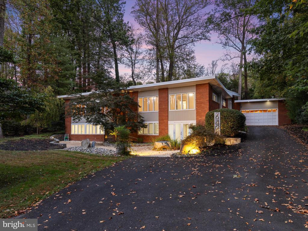 6420 Crosswoods Dr, FALLS CHURCH