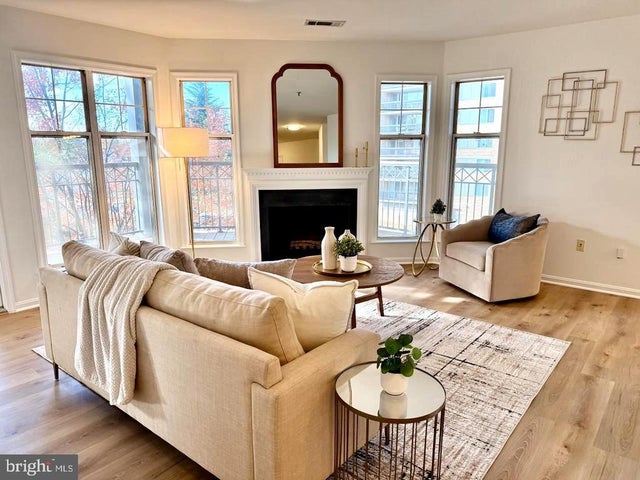 5575 Seminary Rd #312, Falls Church