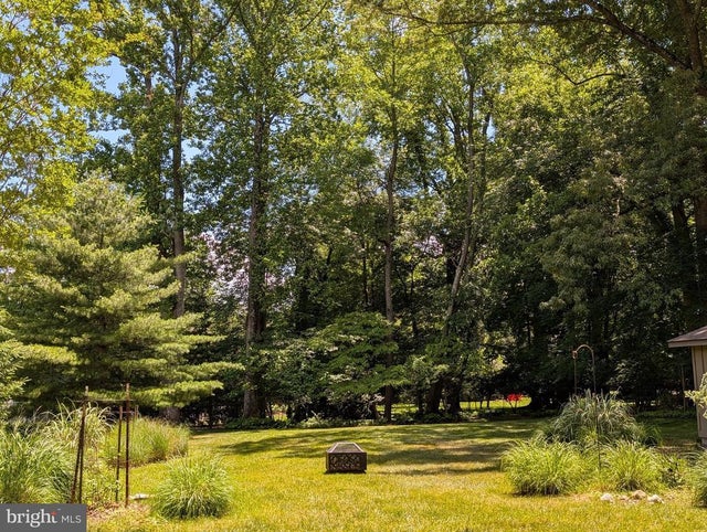 323 Owaissa Rd Se, VIENNA