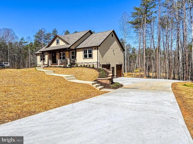 2143 Peach Grove Rd., Louisa