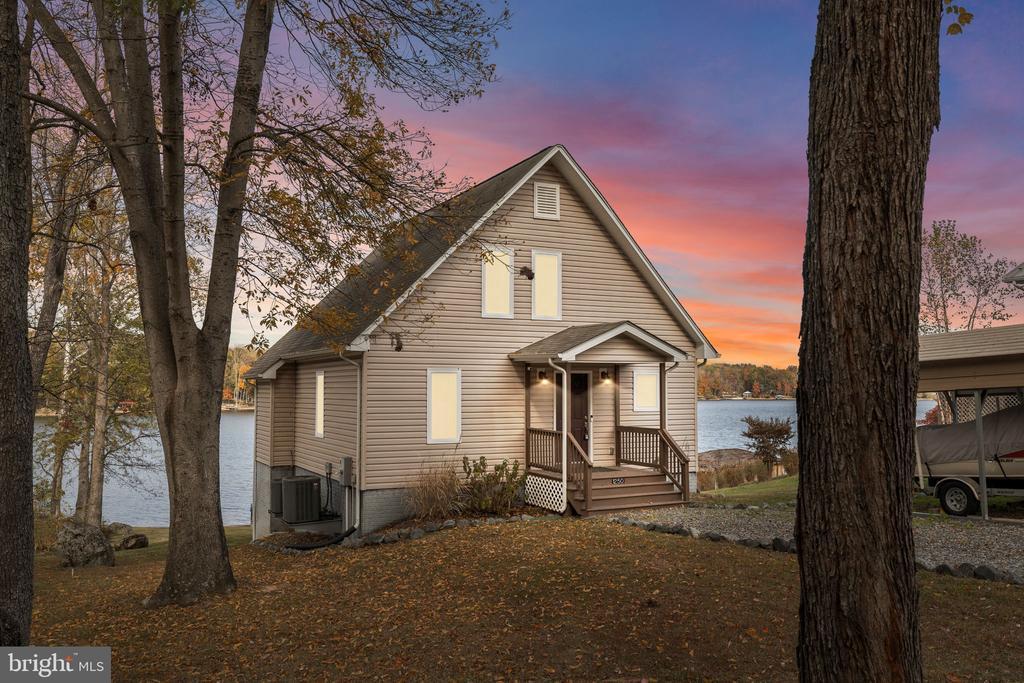 1250 S Lakeshore Dr, LOUISA