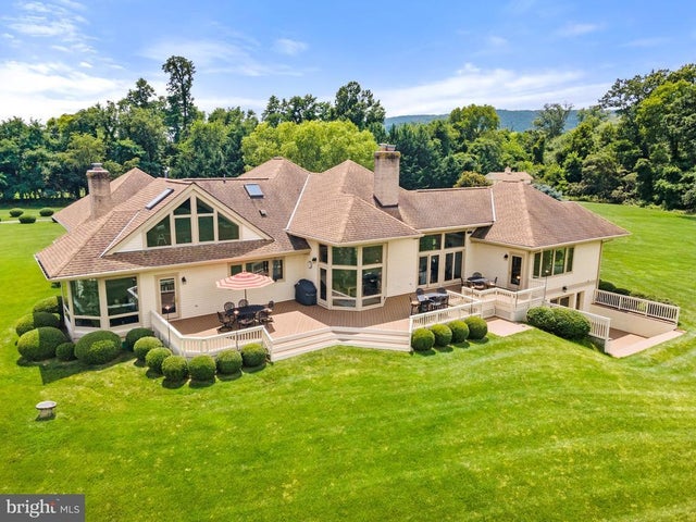 18291 Calumet Ln, Bluemont