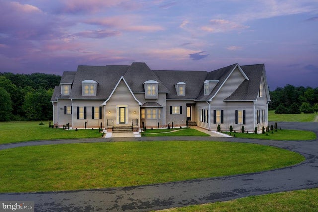 37016 Longmoor Farm Ln, Hillsboro