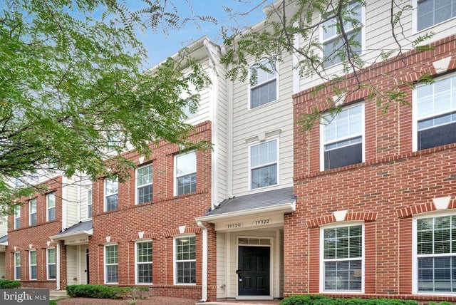 19320 Diamond Lake Dr, LEESBURG