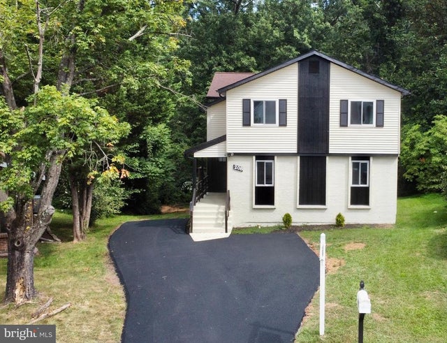 208 Keyes Ct, Sterling