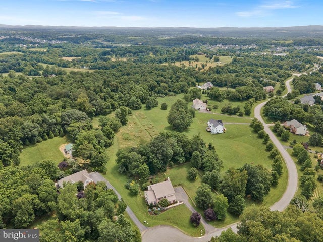 35400 Autumn Ridge Ct, Round Hill