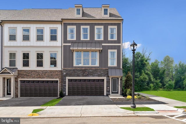 1021 Venifena Ter Se, Leesburg