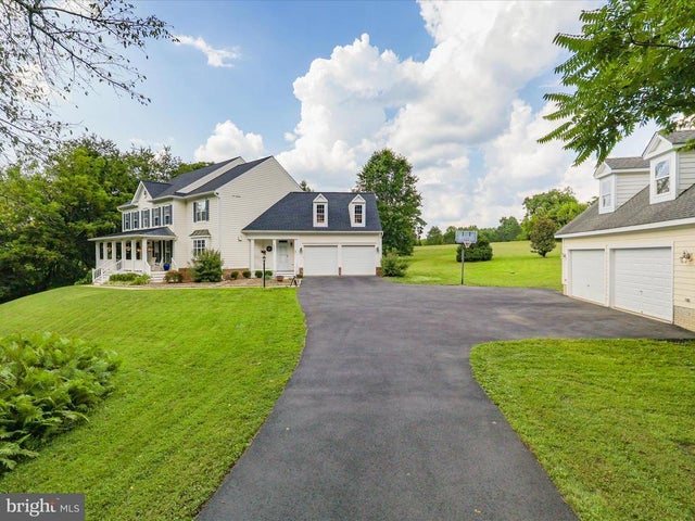 18290 Oak Ridge Dr, Purcellville