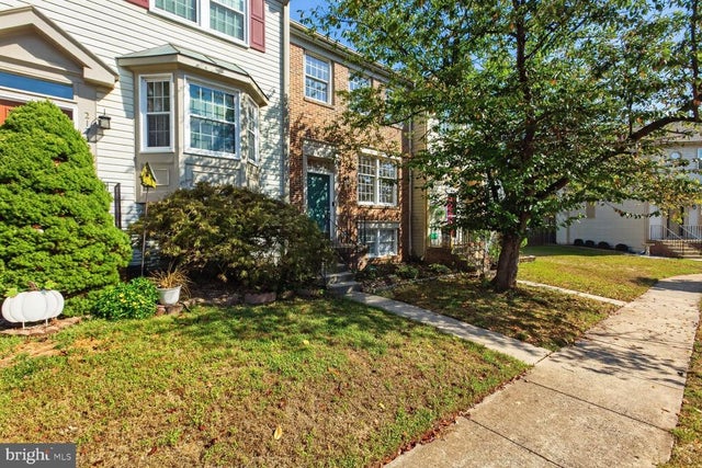 21747 Leatherleaf Cir, Sterling