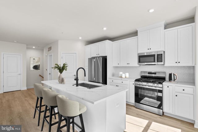 21756 Dollis Hill Ter, BROADLANDS