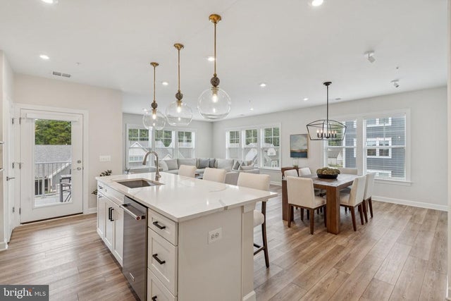 21630 Hawksbill High Cir #302, Sterling