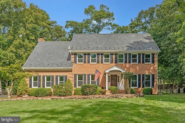 116 Lake Dr, STERLING