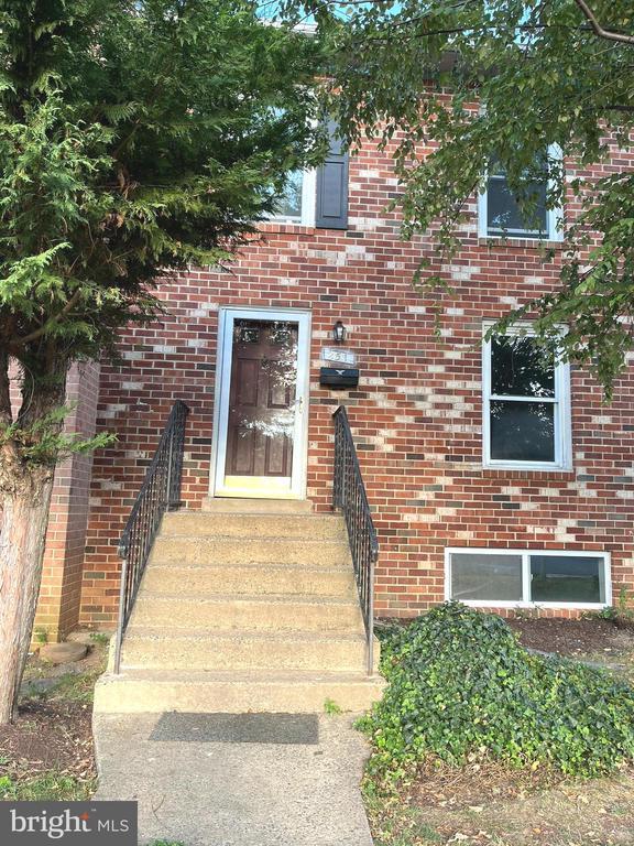 251 Meadows Ln Ne, Leesburg