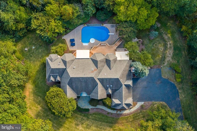 40321 Beacon Hill Dr, Leesburg