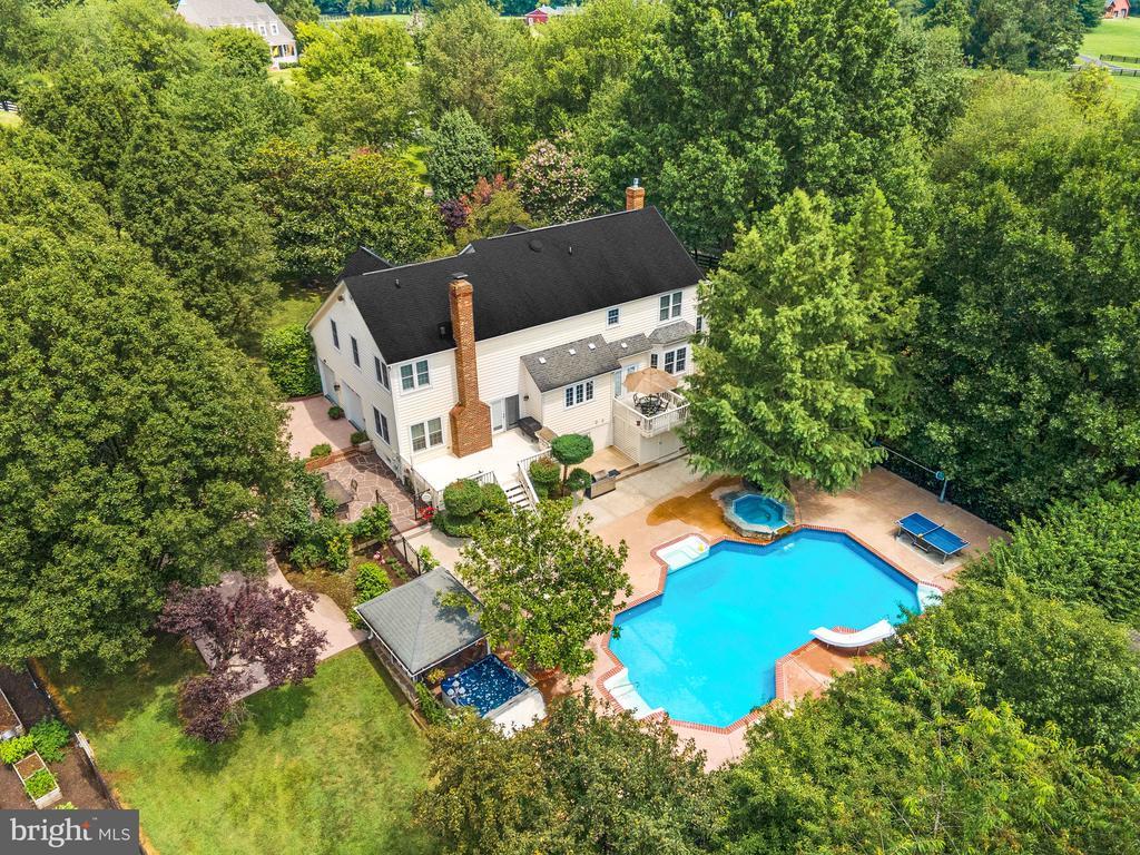 15700 Trapshire Ct, WATERFORD