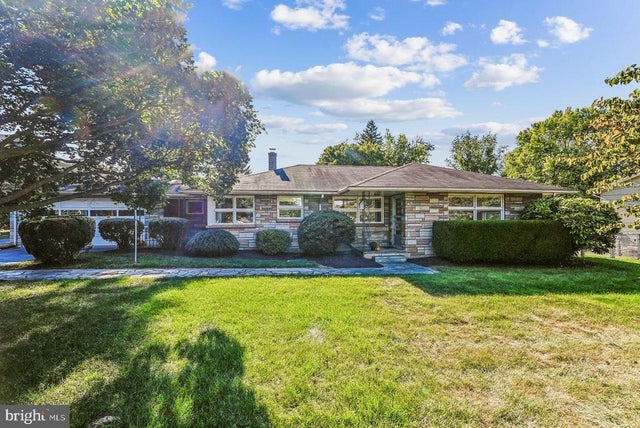 221 S Maple Ave, Purcellville