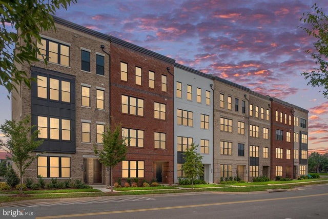 22141 Midmoore Dr, Ashburn