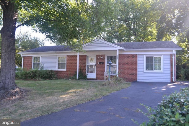 706 S Dogwood Ct, Sterling