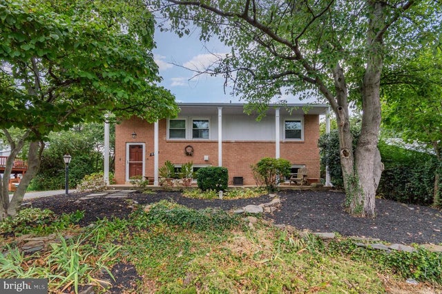 309 Williamsburg Rd E, Sterling