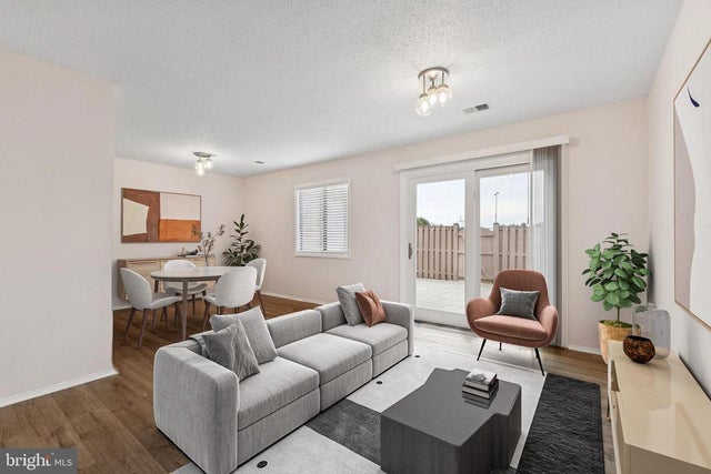 32 Regis Cir, Sterling