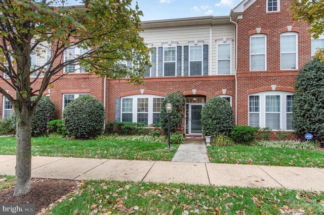 19477 Promenade Dr, Leesburg