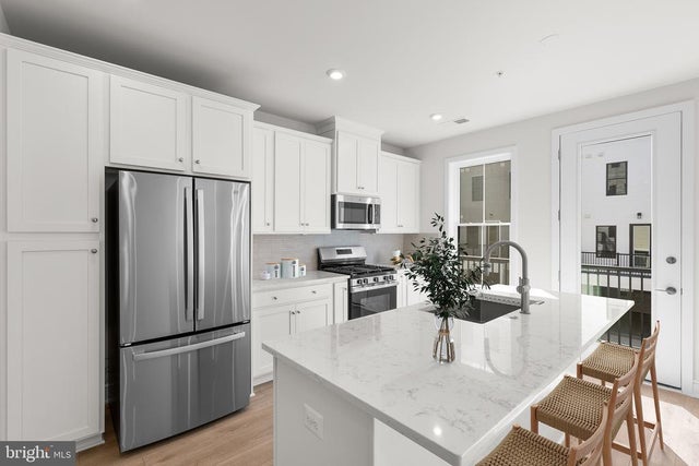 21744 Dollis Hill Ter, BROADLANDS