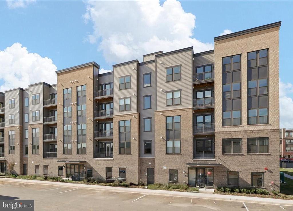 21731 Dovekie Ter #205, ASHBURN