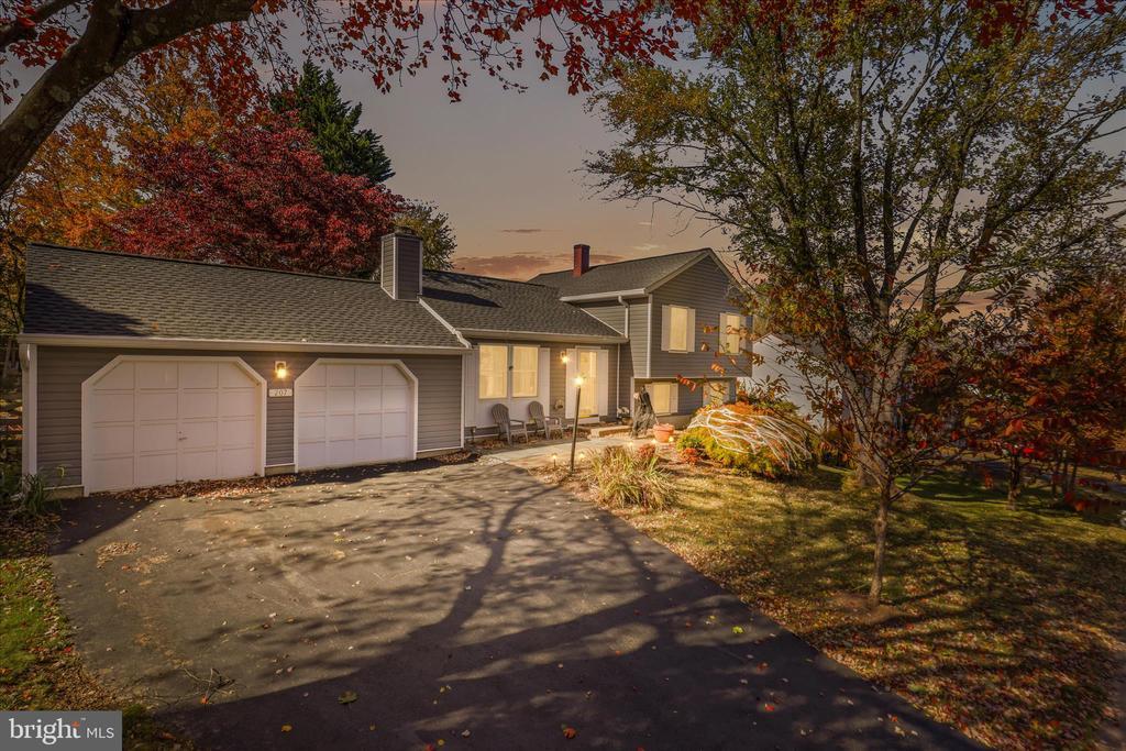 207 N Laura Anne Dr, STERLING