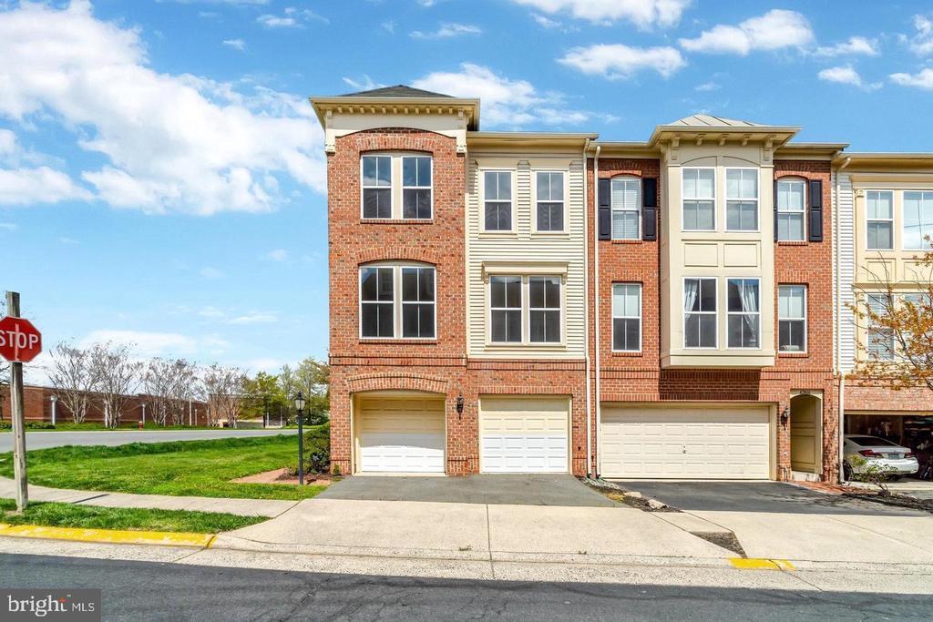 42464 Regal Wood Dr, BRAMBLETON