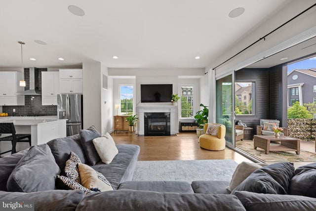 20305 Savin Hill Dr, Ashburn