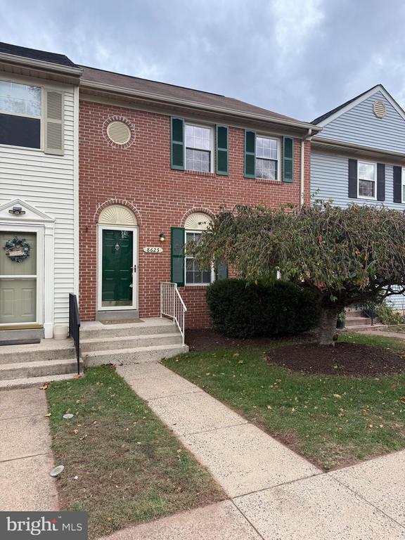 8625 Point Of Woods Dr, MANASSAS