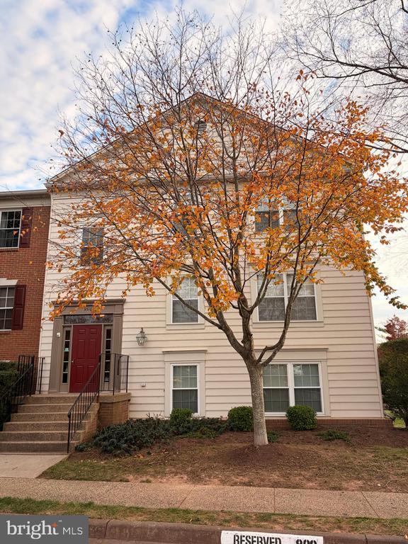 9310 Caspian Way #301, Manassas