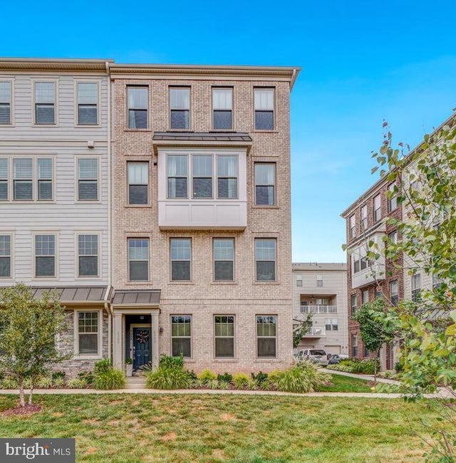 408-b Pullman Pl, Manassas Park