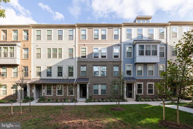 707 Thomas Ln #b, Manassas Park