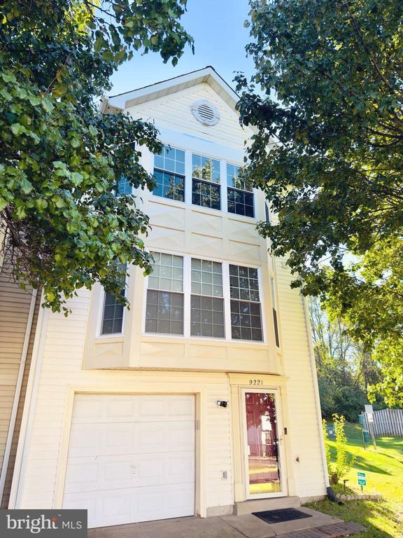 9221 Jessica Dr, Manassas Park