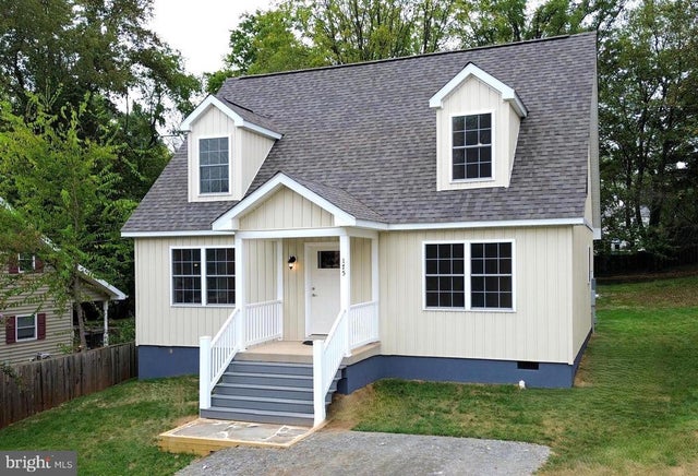 175 N Madison St, Orange