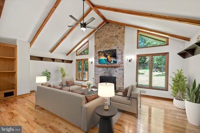 2416 Youngs Dr, Haymarket