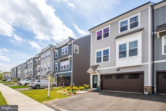 18351 Moss Garden Rd, Dumfries